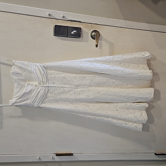 David's Bridal Floral Lace Empire Waist Tea Length Wedding Dress 2 like new - Picture 3 of 7